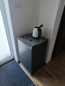 a black and white appliance sitting on top of a refrigerator at Chalúpka Liptov in Lúčky