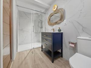 a bathroom with a blue cabinet and a shower at Les 4 AS de Jaunay, Le Cocon, Futuroscope in Jaunay-Clan +21 photos