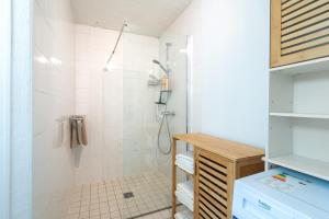 a bathroom with a shower and a sink at Brise Lavalloise - Wifi - Centre Ville in Laval
