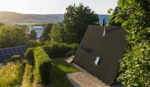 an overhead view of a house with solar panels at Ferienhäuser Campingplatz in Kinding