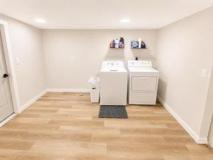 a laundry room with a washer and dryer at Moovalya Keys Vacation Home in Parker