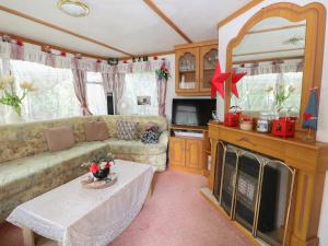 a living room with a couch and a table at 10 Cater Gardens in Guildford +9 photos