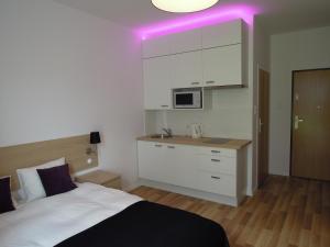 Kuchyňa alebo kuchynka v ubytovaní Apartamenty Karawela - Nadmorski Dwór