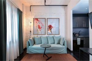 a living room with a blue couch and a table at Sarri 2 by Stay Unique in Athens