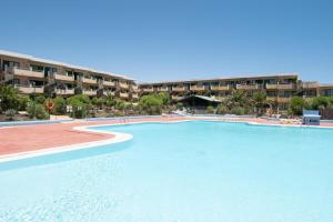 a large swimming pool in front of a hotel at Rayito de sol 3 in Costa de Antigua