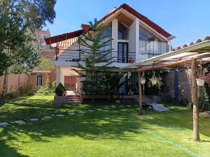 a house with a garden in front of it at Casa Munay in Huancayo