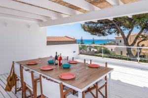 a dining room with a table and a view of the ocean at Villa Sol de Flandes in Punta Prima