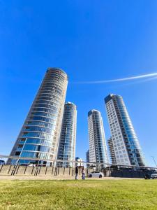 a group of tall buildings in a city at Espacio San Martin - Departamento en plena peatonal con Seguridad 24 hs in Santa Fe