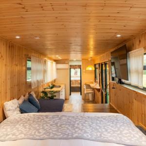 a bedroom with a bed and a living room at תחנת גן עדן - Paradise Station in Menaẖemya