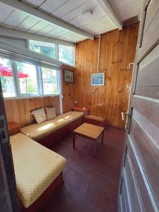 a small room with a couch and a table at Cabañas Puchuman Lican Ray in Licán Ray