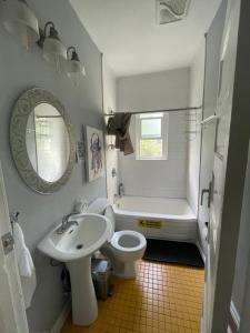 a bathroom with a sink and a toilet and a tub at Vancouver east downtown queen bed room share bathroom in Vancouver