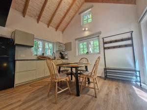 a kitchen and dining room with a table and chairs at oud in Zonnebeke