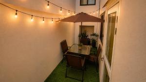 a table with an umbrella and lights on a balcony at Suites Puerto 201 in Veracruz
