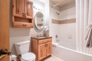 a bathroom with a toilet and a tub and a sink at Copper Springs Lodge 404 in Copper Mountain