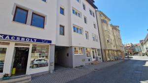 an empty street in front of a building at Green Terrace Residence in Zalaegerszeg