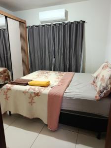 a bed in a room with a window at Pedacinho do céu 3 in Dourados