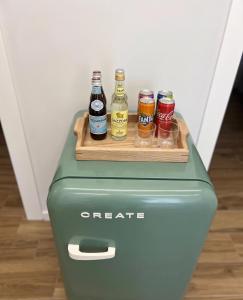 a tray of beer bottles on top of a cooler at Anima Est in Naples