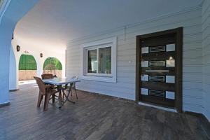 a dining room with a table and chairs and a window at Villa ay yıldız in Belek