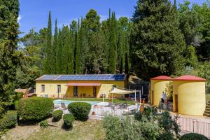 a house with a pool in front of a yard at Casa Febea in Chiusi