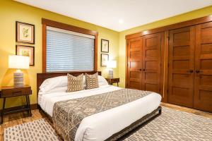 a bedroom with a large bed and a window at Swiss Marmot in Glacier