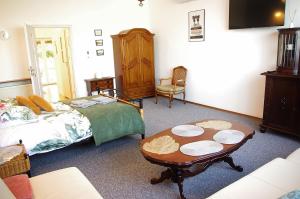 a bedroom with a bed and a table in it at Laskowy Sad pokoje gościnne agroturystyka in Wieniec