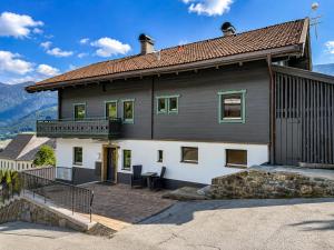 a house with a porch and a balcony at Haus am Stein in Stuhlfelden