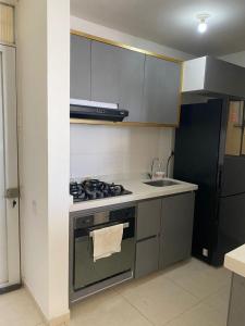 a kitchen with a stove and a sink at Valparaiso in Valledupar