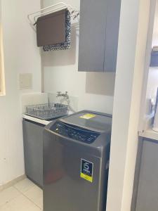 a kitchen with a washing machine in a room at Valparaiso in Valledupar