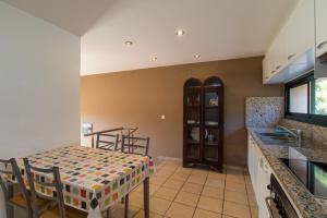 A kitchen or kitchenette at Costabravaforrent Pedró