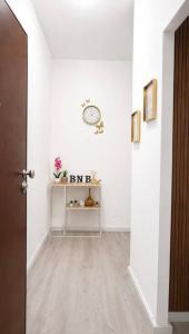 an empty hallway with a clock on the wall at Liam House - Stanza 1 in Limbiate