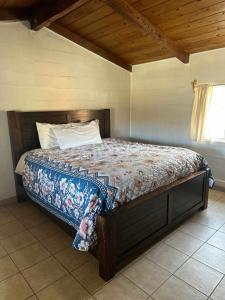 a bedroom with a bed in a room at Rancho Meling Casa Felipe in Camalú