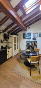 a kitchen and dining room with a table and chairs at Casa Coba in Camijanes