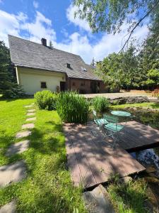 a backyard with a table and a table gmaxwell gmaxwell gmaxwell at Apartmány Stodola in Malá Morávka