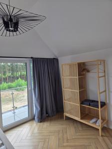 a room with a book shelf and a window at Dom nad Zbrzycą MODRY in Swornegacie