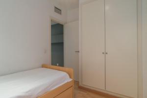 A bed or beds in a room at Costabravaforrent Pedró
