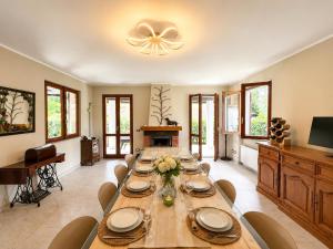 a large dining room with a long table and chairs at Villa dei Mumi in Luino