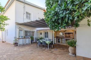 an outdoor patio with a table and chairs at De la Danza in Seville