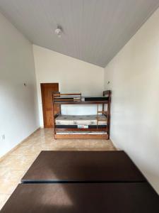 a room with two bunk beds in a room at Nosso Chalé in Marapanim