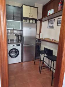 a kitchen with a refrigerator and a washing machine at Apartamento click center in Ronda