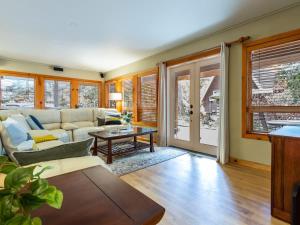a living room with a couch and a table at Naturbyn Retreat in Glacier
