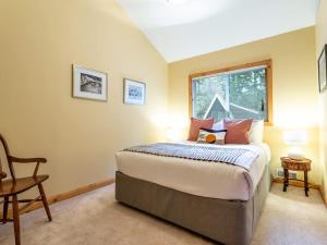 a bedroom with a large bed and a window at Naturbyn Retreat in Glacier +31 photos