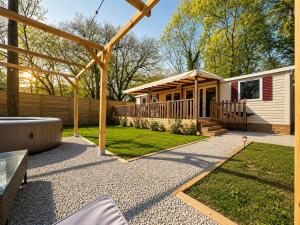 a backyard with a house and a patio at Le Soléa in Le Cailar