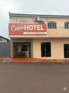 a building with a sign for a car dealership at Hotel em Caçu in Caçu