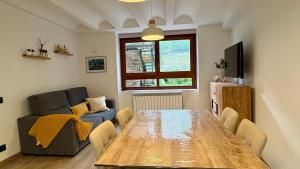 a living room with a table and a couch at BPirineos-Mulleres in Benasque +6 photos