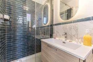 a bathroom with a sink and a mirror at Fly&Rest Ciampino in Ciampino +16 photos