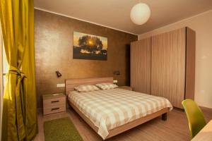 a bedroom with a bed and a yellow curtain at Apartment Hotteamo in Silba +5 photos