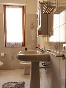 a bathroom with a sink and a toilet and a window at DaMaHouse in Monastir