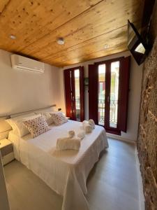 a bedroom with a large bed with towels on it at Mar De Pedra in Cangas de Morrazo