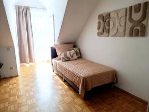 En eller flere senge i et værelse på Suite 13 Old Town