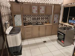 a kitchen with wooden cabinets and a stove top oven at النبلاء الماسي in Medina